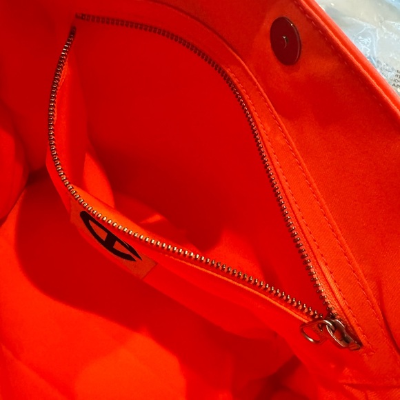 Medium Telfar Shopping Bag in Hazard - Picture 8 of 9